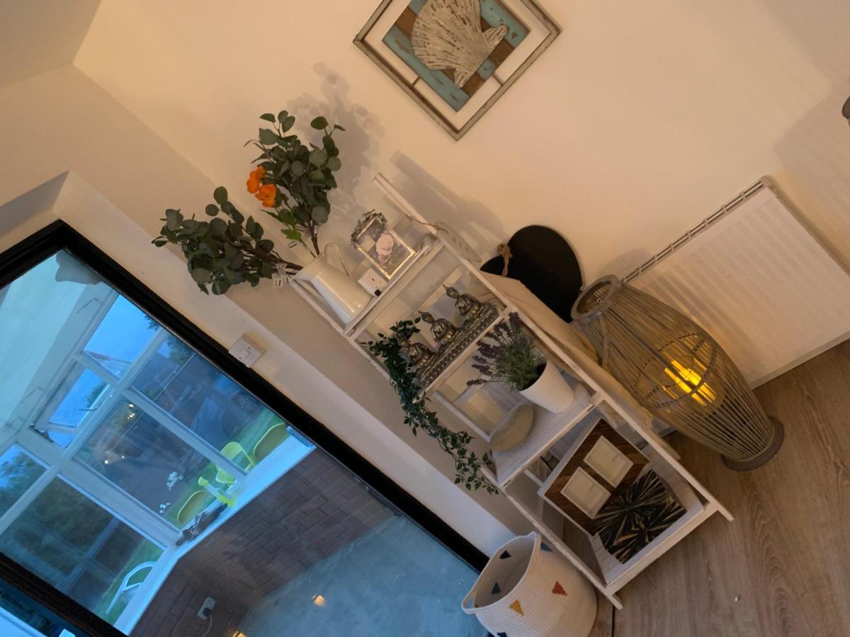 Shore Lodge. 4 Bed Bungalow Only Mtrs From The Beach. Sleeps 8 Sutton-on-Sea エクステリア 写真